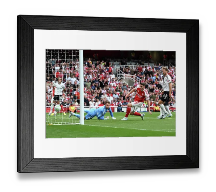 Framed Print : Arsenal v Fulham - Premier League Framed Print : Arsenal v Fulham - Premier League
