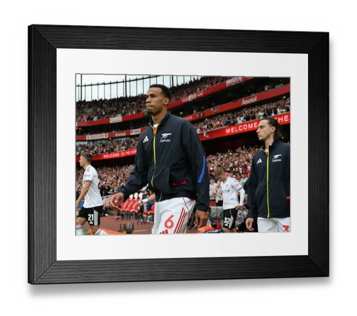 Framed Print : Arsenal v Fulham - Premier League
