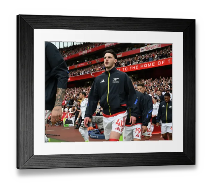 Framed Print : Arsenal v Fulham - Premier League
