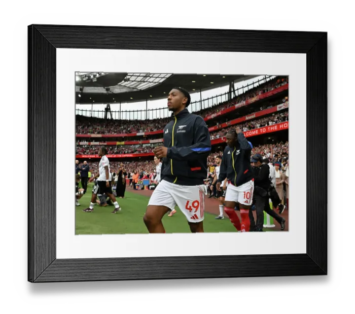 Framed Print : Arsenal v Fulham - Premier League Framed Print : Arsenal v Fulham - Premier League