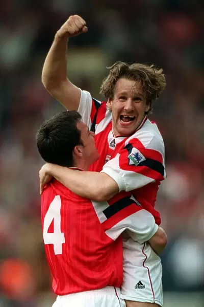Paul Merson (Arsenal) celebrates winning the League Cup with David Hillier