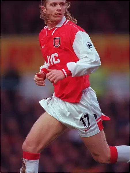 Emmanuel Petit: Key Player in Arsenal's 1997 / 98 Double Victory