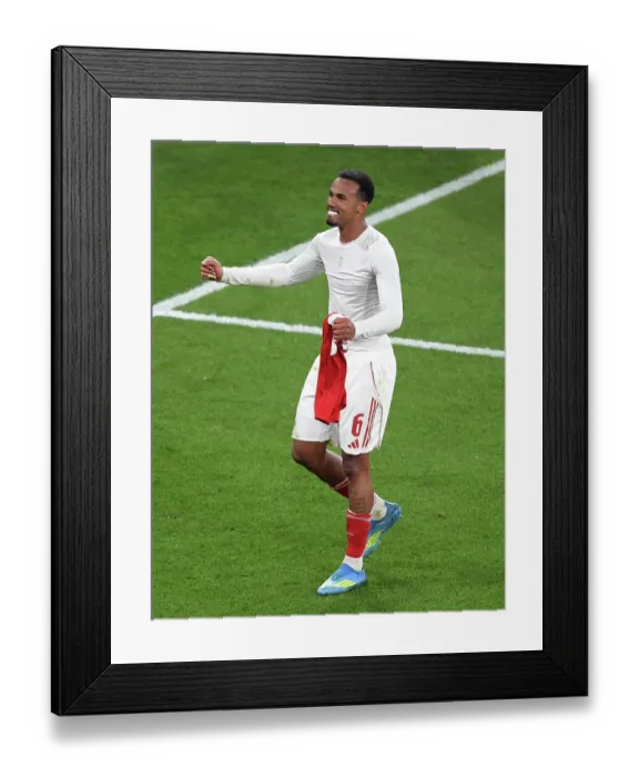 Framed Print : Arsenal FC v Atletico de Madrid - UEFA Champions League 2025 / 26 Semi Final Second Leg