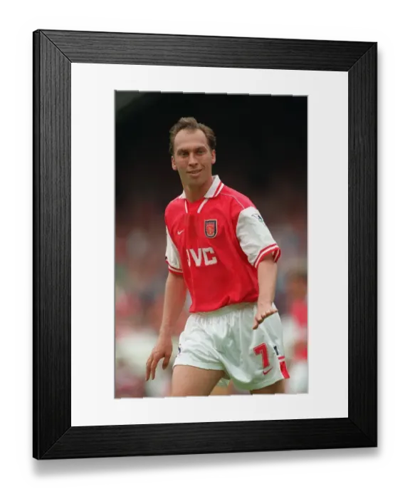 Framed Print : David Platt in Action for Arsenal Football Club Framed Print : David Platt in Action for Arsenal Football Club