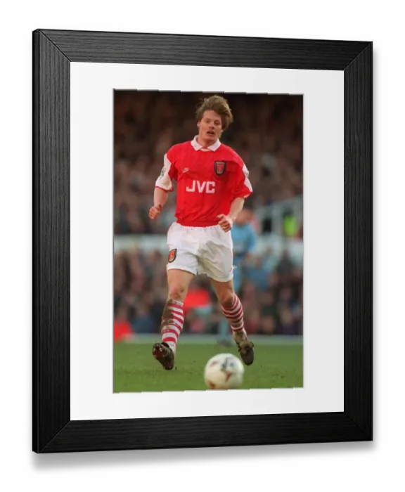 Framed Print : Arsenal's Stefan Schwarz: A Star in Action