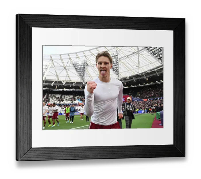 Framed Print : West Ham United v Arsenal - Premier League Framed Print : West Ham United v Arsenal - Premier League