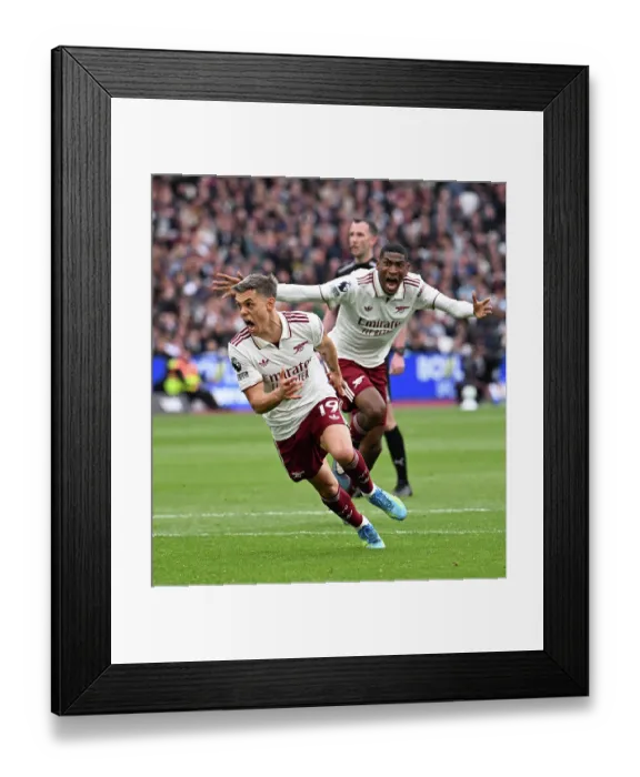 Framed Print : West Ham United v Arsenal - Premier League Framed Print : West Ham United v Arsenal - Premier League