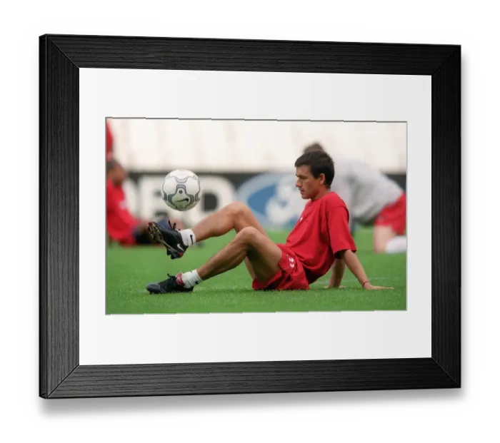 Framed Print : Nelson Vivas (Arsenal) during training