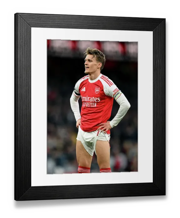 Framed Print : Arsenal v Burnley - Premier League