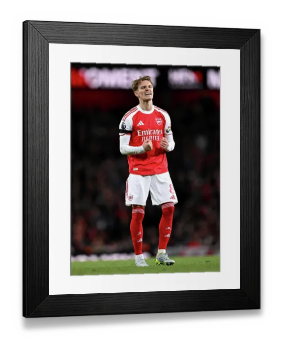 Framed Print : Arsenal v Burnley - Premier League