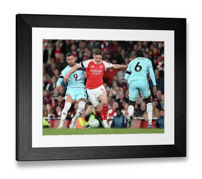 Framed Print : Arsenal v Burnley - Premier League