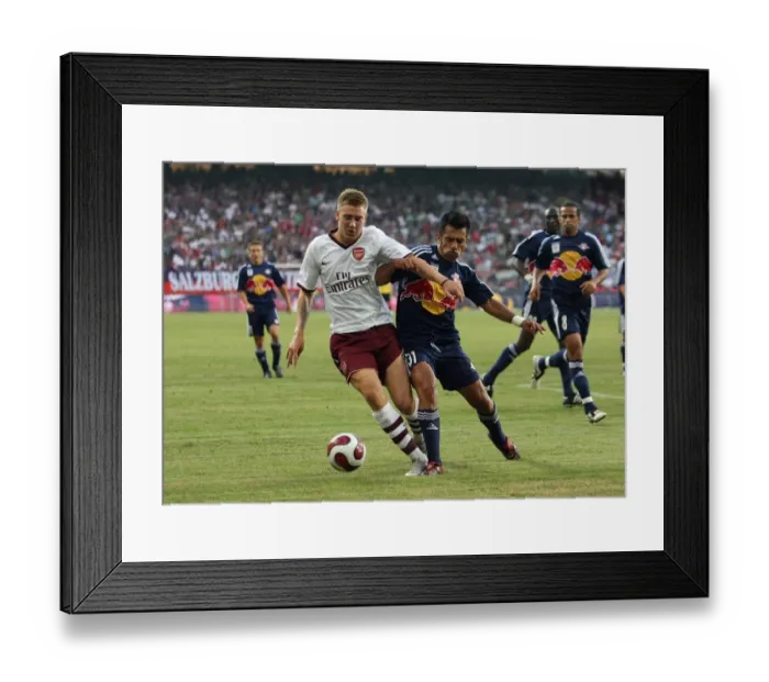 Framed Print : Nicklas Bendtner (Arsenal) Jorge Vargas (Salzburg) Framed Print : Nicklas Bendtner (Arsenal) Jorge Vargas (Salzburg)