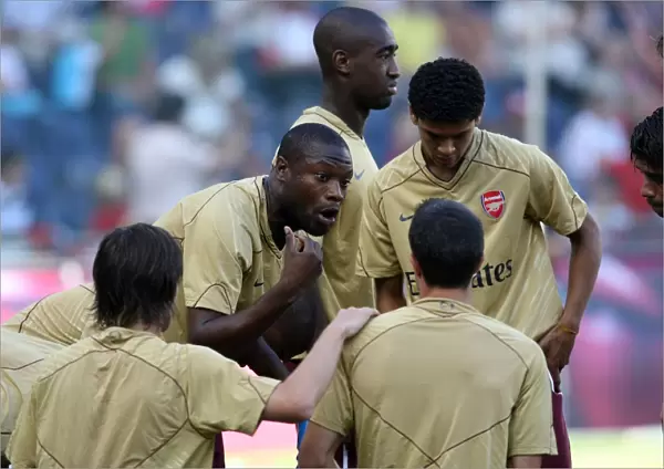 William Gallas (Arsenal) talks to his team mates before the match