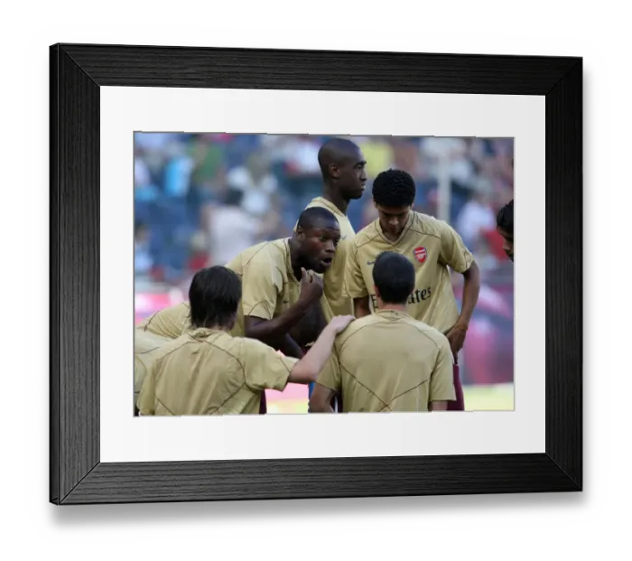 Framed Print : William Gallas (Arsenal) talks to his team mates before the match