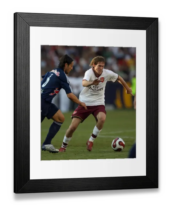 Framed Print : Alex Hleb (Arsenal) Niko Kovac (Salzburg)
