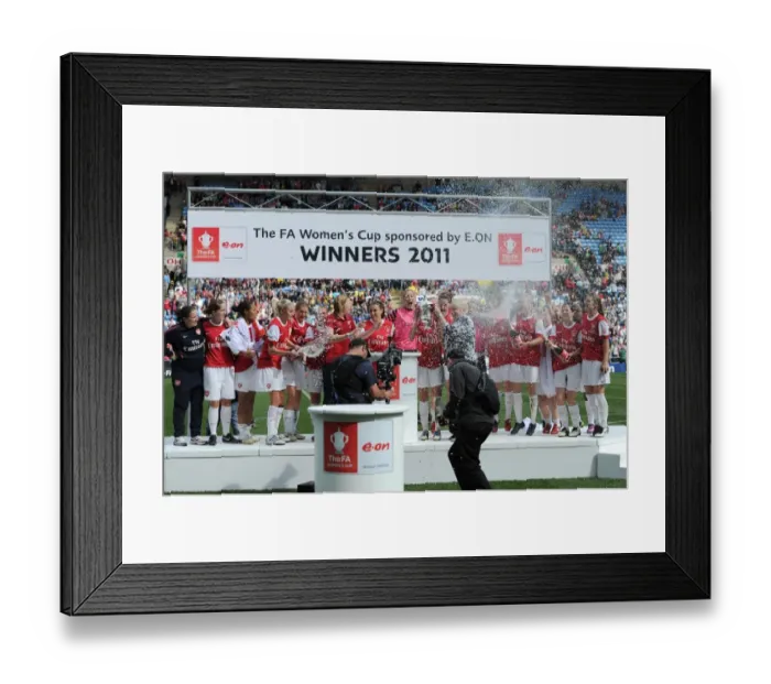 Framed Print : Arsenal Ladies Celebrate FA Cup Victory: 2-0 Win over Bristol Academy