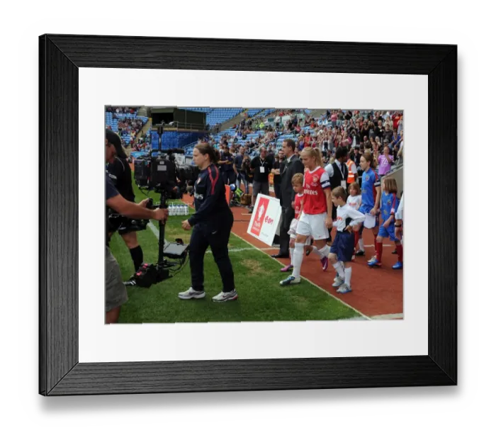 Framed Print : Laura Harvey the Arsenal Ladies Manager and Katie Chapman (Arsenal) lead out the teams