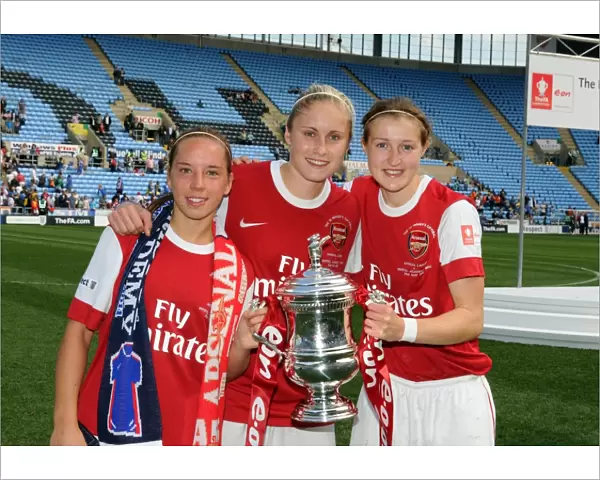 Jordan Nobbs, Steph Houghton and Ellen White (Arsenal) with the FA Cup Trophy