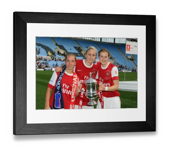 Framed Print : Jordan Nobbs, Steph Houghton and Ellen White (Arsenal) with the FA Cup Trophy