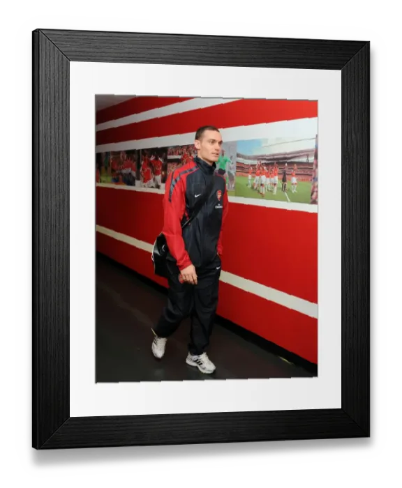 Framed Print : Thomas Vermaelen (Arsenal). Arsenal 1: 2 Aston Villa. Barclays Premier League Framed Print : Thomas Vermaelen (Arsenal). Arsenal 1: 2 Aston Villa. Barclays Premier League