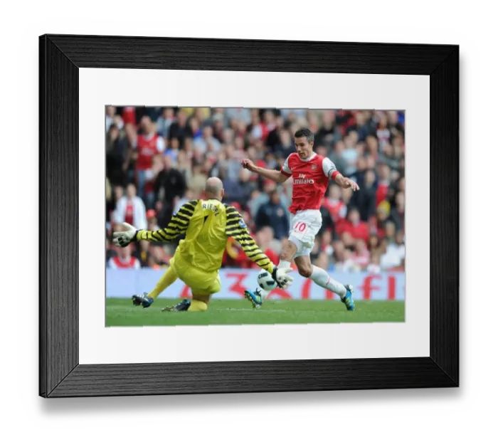 Framed Print : Robin van Persie (Arsenal) Brad Friedel (Aston Villa). Arsenal 1: 2 Aston Villa Framed Print : Robin van Persie (Arsenal) Brad Friedel (Aston Villa). Arsenal 1: 2 Aston Villa