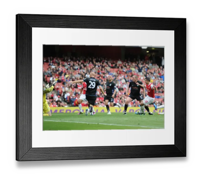 Framed Print : Robin van Persie shoots past Aston Villa goalkeeper Brad Friedel to score the Arsenal goal
