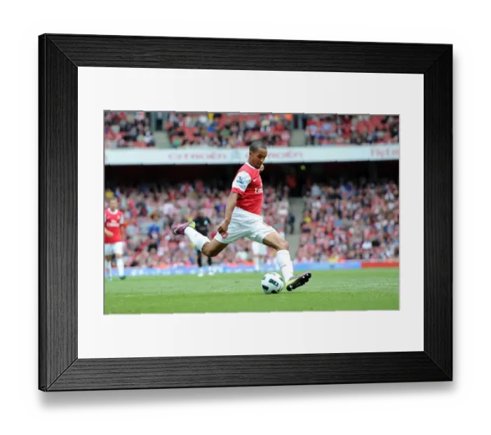 Framed Print : Theo Walcott (Arsenal). Arsenal 1: 2 Aston Villa. Barclays Premier League