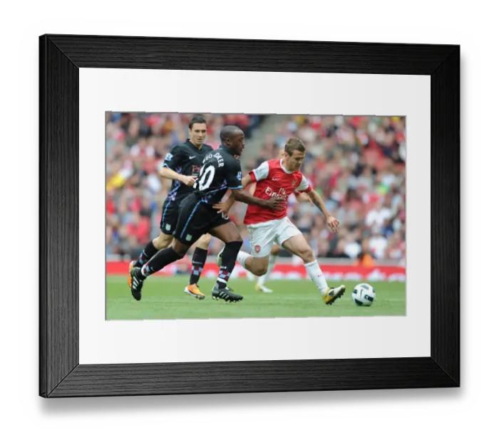 Framed Print : Jack Wilshere (Arsenal) Nigel Reo-Coker (Aston Villa). Arsenal 1: 2 Aston Villa