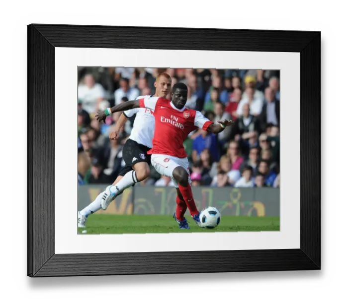 Framed Print : Emmanuel Eboue (Arsenal) Steve Sidwell (Fulham). Fulham 2: 2 Arsenal, Barclays Premier League Framed Print : Emmanuel Eboue (Arsenal) Steve Sidwell (Fulham). Fulham 2: 2 Arsenal, Barclays Premier League