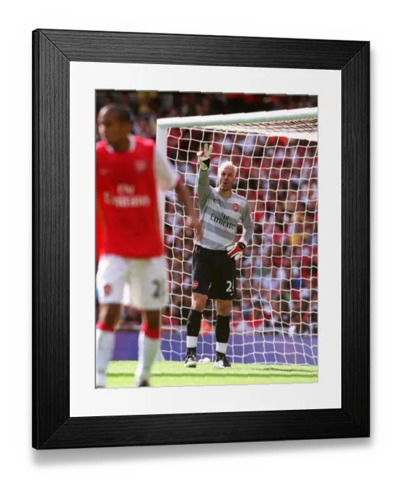 Framed Print : Manuel Almunia's Triumph: Arsenal's Win Over Paris Saint-Germain at Emirates Cup 2007 (2:1)