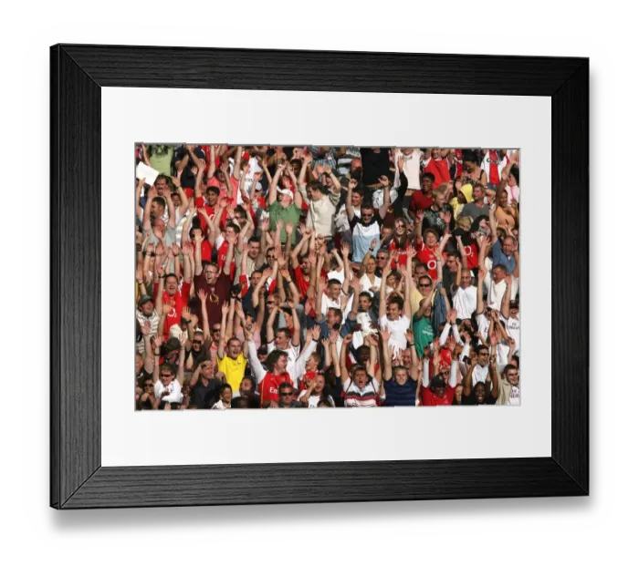 Framed Print : Arsenal Fans Celebrate 2-1 Victory Over Paris Saint-Germain at Emirates Cup (2007) Framed Print : Arsenal Fans Celebrate 2-1 Victory Over Paris Saint-Germain at Emirates Cup (2007)