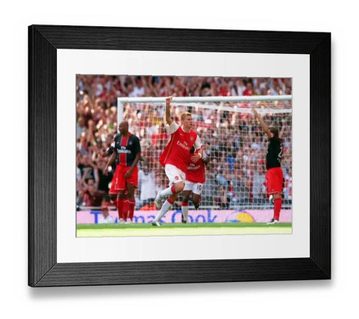 Framed Print : Bendtner's Stunner: Arsenal's 2-1 Emirates Cup Victory Over Paris Saint-Germain, 2007