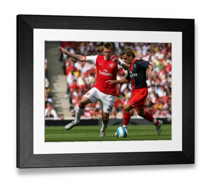 Framed Print : Nicklas Bendtner (Arsenal) Jerome Rothen (PSG)