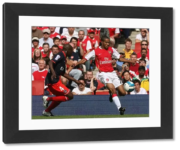 Gael Clichy (Arsenal) Youssuf Mulumbu (PSG)
