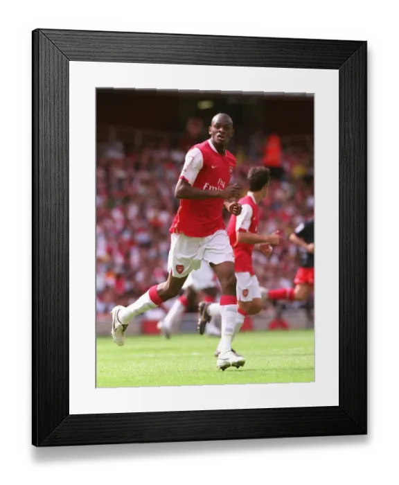 Framed Print : Abou Diaby's Stunner: Arsenal's 2-1 Victory Over Paris Saint-Germain at Emirates Cup