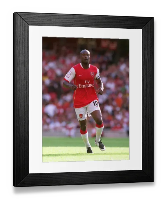 Framed Print : William Gallas Leads Arsenal to 2:1 Victory over Paris Saint-Germain in Emirates Cup Opener