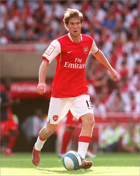 Alex Hleb's Stunner: Arsenal's 2-1 Victory Over Paris Saint-Germain in Emirates Cup Opener