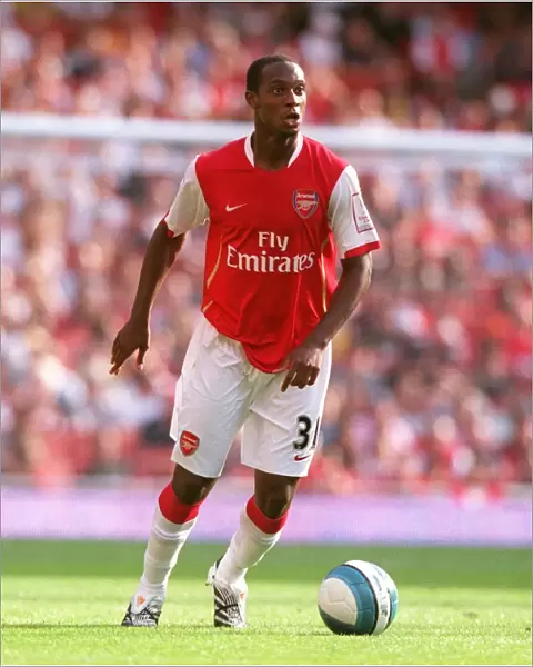 Arsenal's Victory Over Paris Saint-Germain: Justin Hoyte in Action (2007, Emirates Cup, Day One)