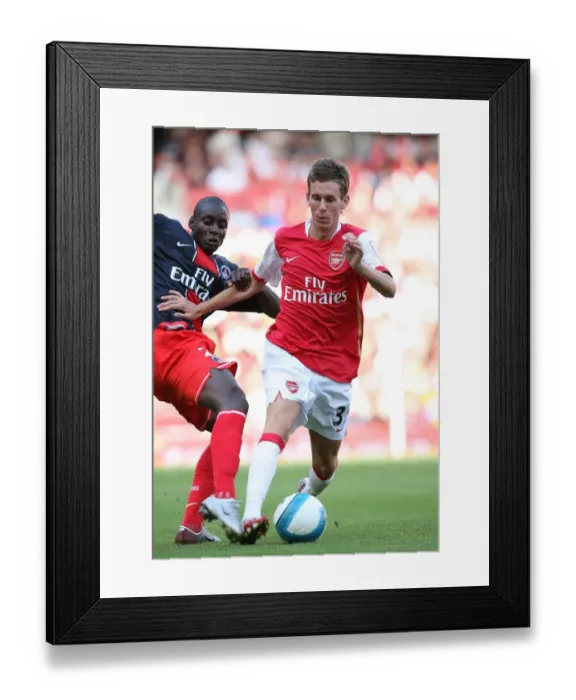 Framed Print : Arsenal vs Paris Saint-Germain: Mark Randall and Granddi Ngoyi Clash in the Emirates Cup, 2007