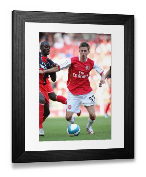 Framed Print : Mark Randall (Arsenal) Granddi Ngoyi (PSG) Framed Print : Mark Randall (Arsenal) Granddi Ngoyi (PSG)