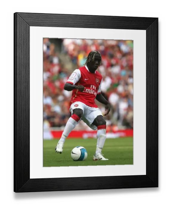 Framed Print : Bacary Sagna's Game-Winning Performance: Arsenal's Triumph Over Paris Saint-Germain at Emirates Cup, 2007
