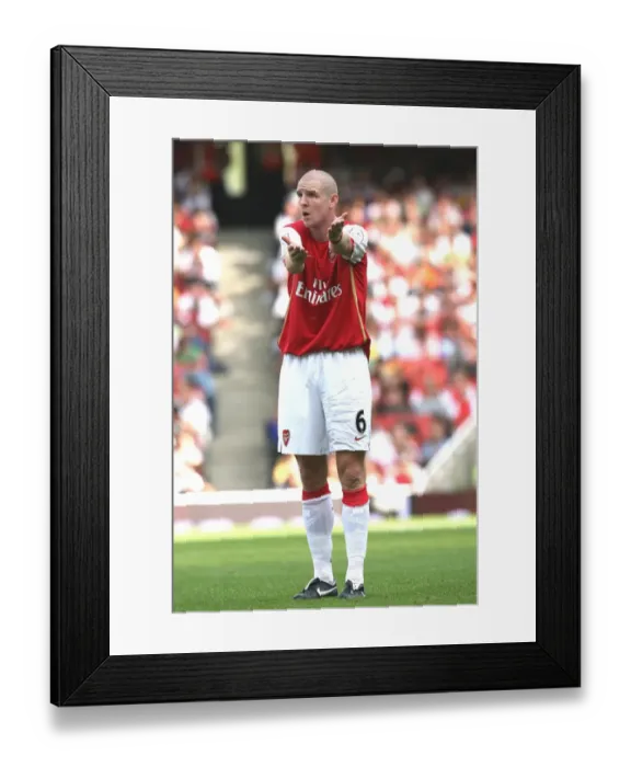 Framed Print : Arsenal's Philippe Senderos Leads Team to 2-1 Victory over Paris Saint-Germain at Emirates Cup 2007