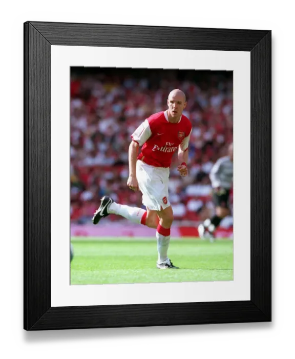 Framed Print : Philippe Senderos's Leading Goal: Arsenal's 2-1 Triumph Over Paris Saint-Germain at Emirates Cup, 2007