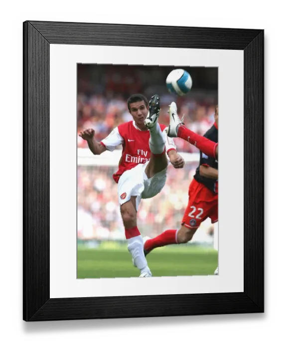 Framed Print : Robin van Persie Scores the Winner: Arsenal 2-1 Paris Saint-Germain, Emirates Cup 2007 Framed Print : Robin van Persie Scores the Winner: Arsenal 2-1 Paris Saint-Germain, Emirates Cup 2007