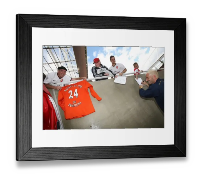 Framed Print : Manuel Almunia (Arsenal) signs for fans