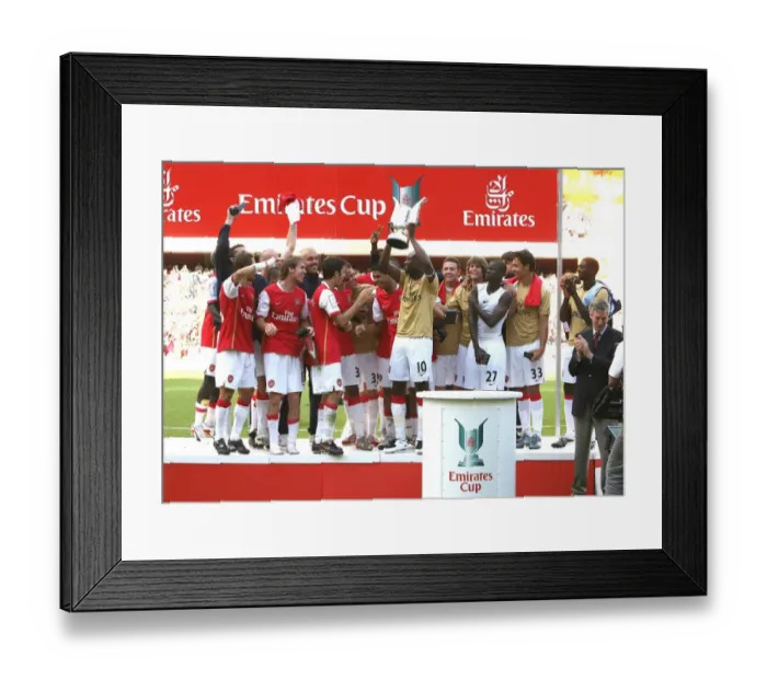 Framed Print : William Gallas (Arsenal) lifts the Emirates Trophy Framed Print : William Gallas (Arsenal) lifts the Emirates Trophy