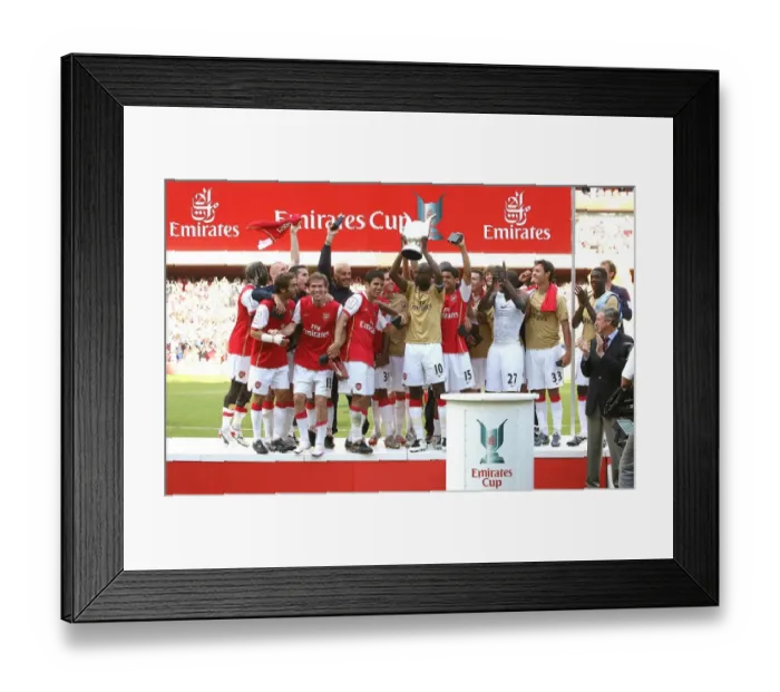 Framed Print : William Gallas Celebrates Arsenal's Emirates Cup Victory over Inter Milan (2007): A 2-1 Triumph at Emirates Stadium