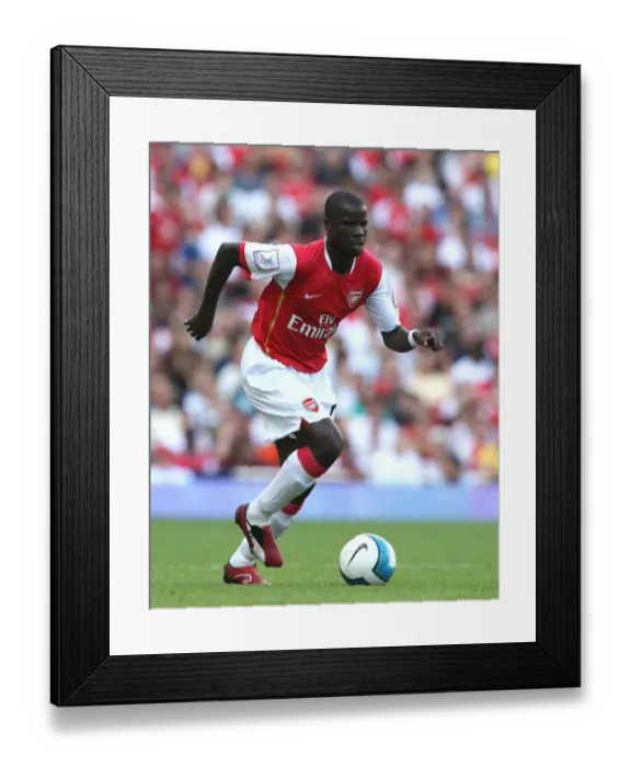Framed Print : Emmanuel Eboue in Action: Arsenal's Victory Over Inter Milan, Emirates Cup 2007 (2:1)