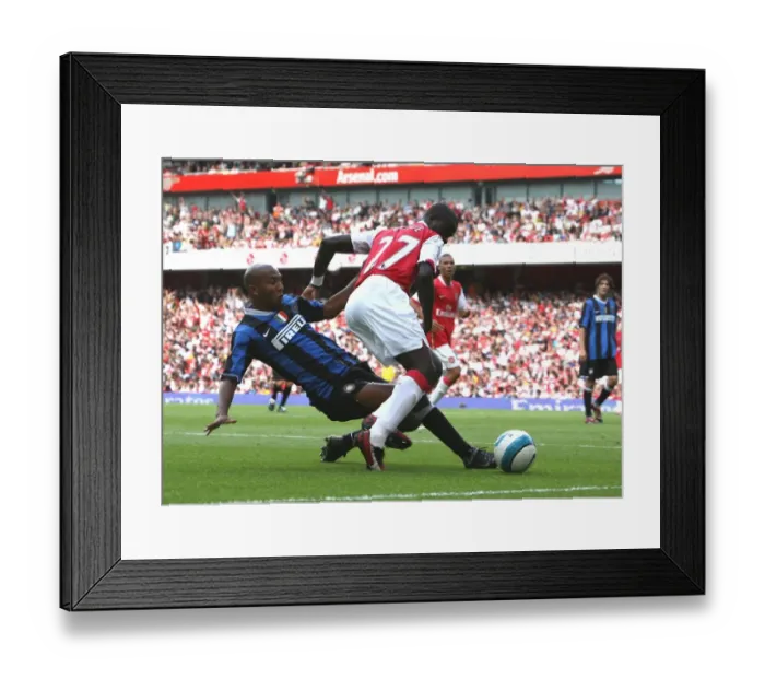 Framed Print : Emmauel Eboue (Arsenal) Olivier Dacourt (Inter) Framed Print : Emmauel Eboue (Arsenal) Olivier Dacourt (Inter)