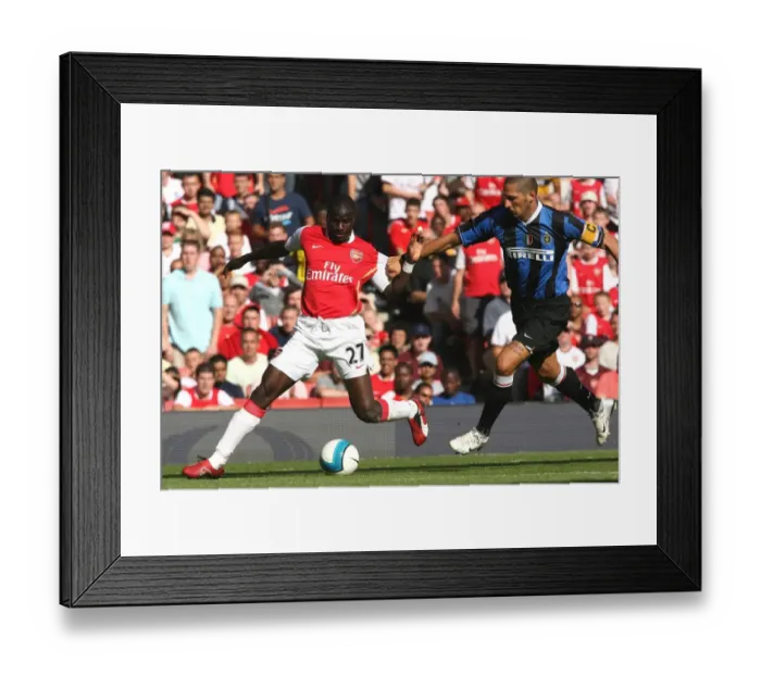 Framed Print : Clash of Titans: Eboue vs. Materazzi - Arsenal's 2:1 Victory over Inter Milan, Emirates Cup 2007